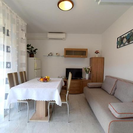 Apartment Biserka Malinska Exteriör bild