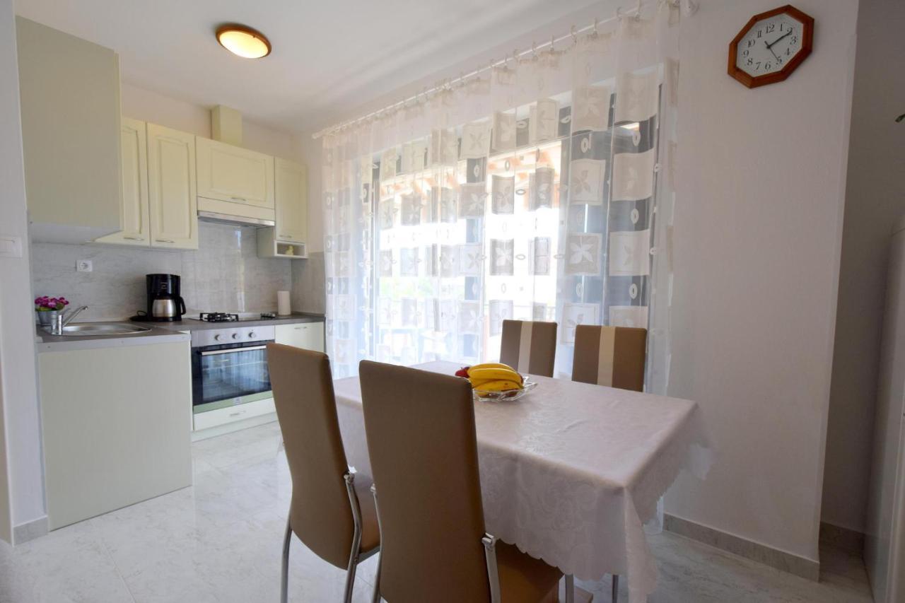 Apartment Biserka Malinska Exteriör bild